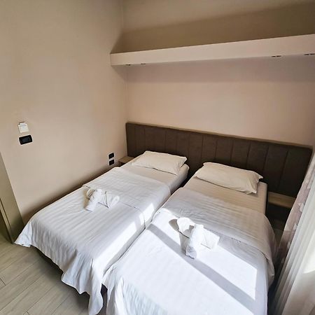 Sunflower Twin Room Тирана Екстер'єр фото