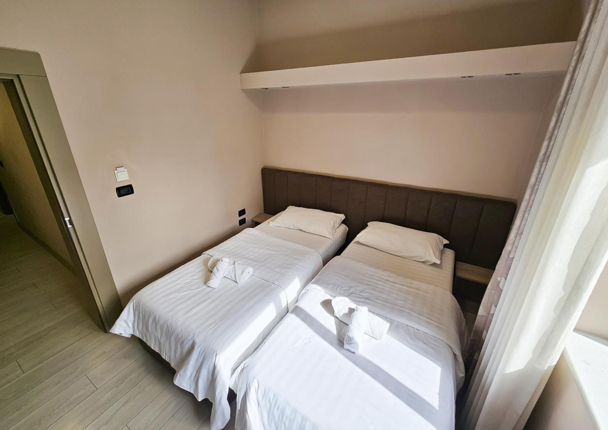 Sunflower Twin Room Тирана Екстер'єр фото