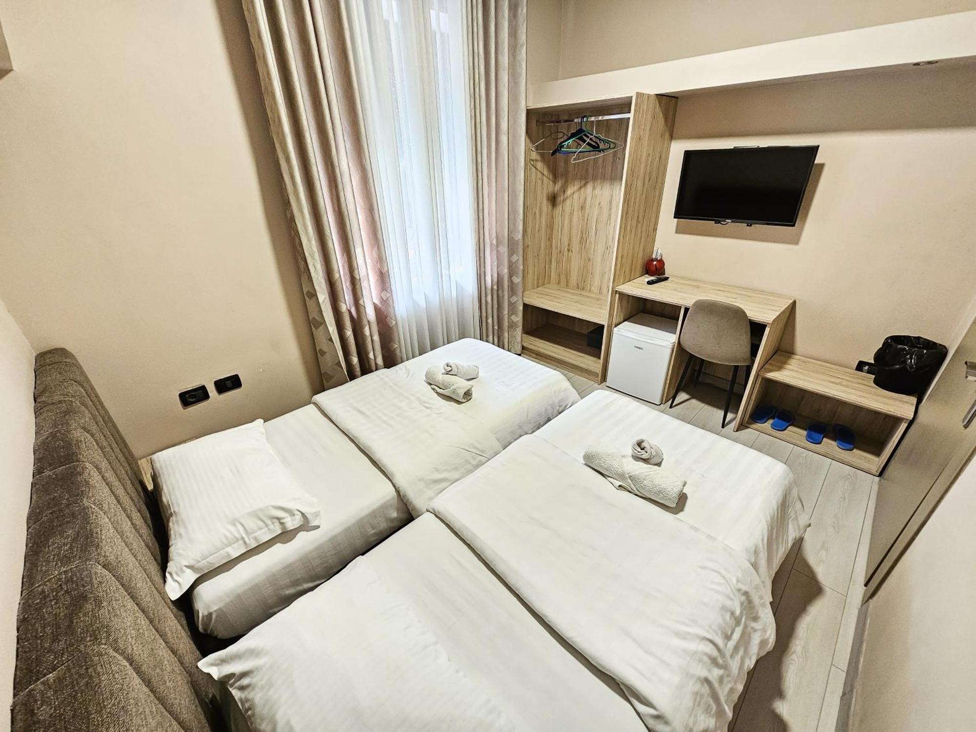 Sunflower Twin Room Тирана Екстер'єр фото